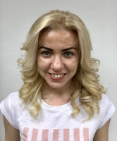  Стрижка креативная (женская), Креативное окрашивание "Schwarzkopf" IGORA ROYAL , Вечерняя укладка. Это сложная укладка с применением укладочных средств, бигуди, щипцов, плойки, утюжка и т.д. Мастер работает без применения фурнитуры (шпильки, невидимки и т.д.) А так же формирования локонов при помощи брашинга по всей массе волос на дл,