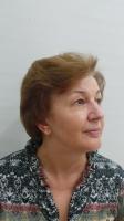  Стрижка модельная (женская), Укладка волос феном. Выполняется с обязательным применением укладочных средств или средств по уходу, расчёсок, брашингов. Так же в работе используется утюжок или диффузор., Сушка волос феном с направлением. Без укладочных средств. Короткие, средние волосы,