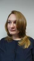  Стрижка модельная (женская), Укладка волос феном. Выполняется с обязательным применением укладочных средств или средств по уходу, расчёсок, брашингов. Так же в работе используется утюжок или диффузор.,