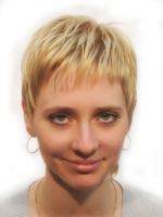 Укладка волос феном. Выполняется с обязательным применением укладочных средств или средств по уходу, расчёсок, брашингов. Так же в работе используется утюжок или диффузор.,